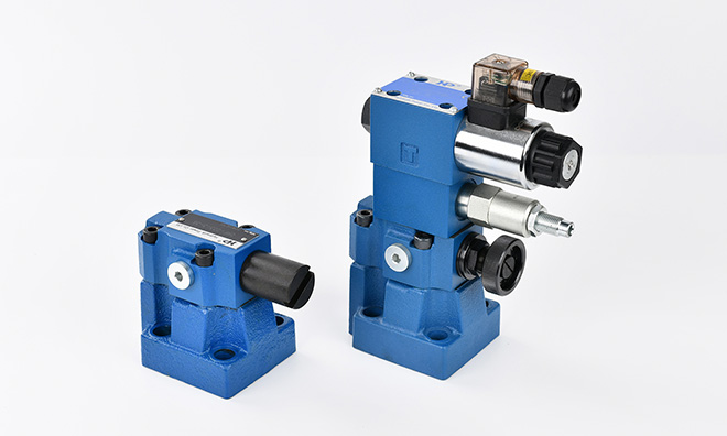 如何根据系统压力波动调整压力阀的响应速度？