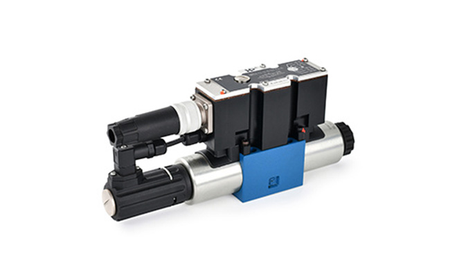 选择高频响比例阀时，对于尺寸和连接方式有何考虑？